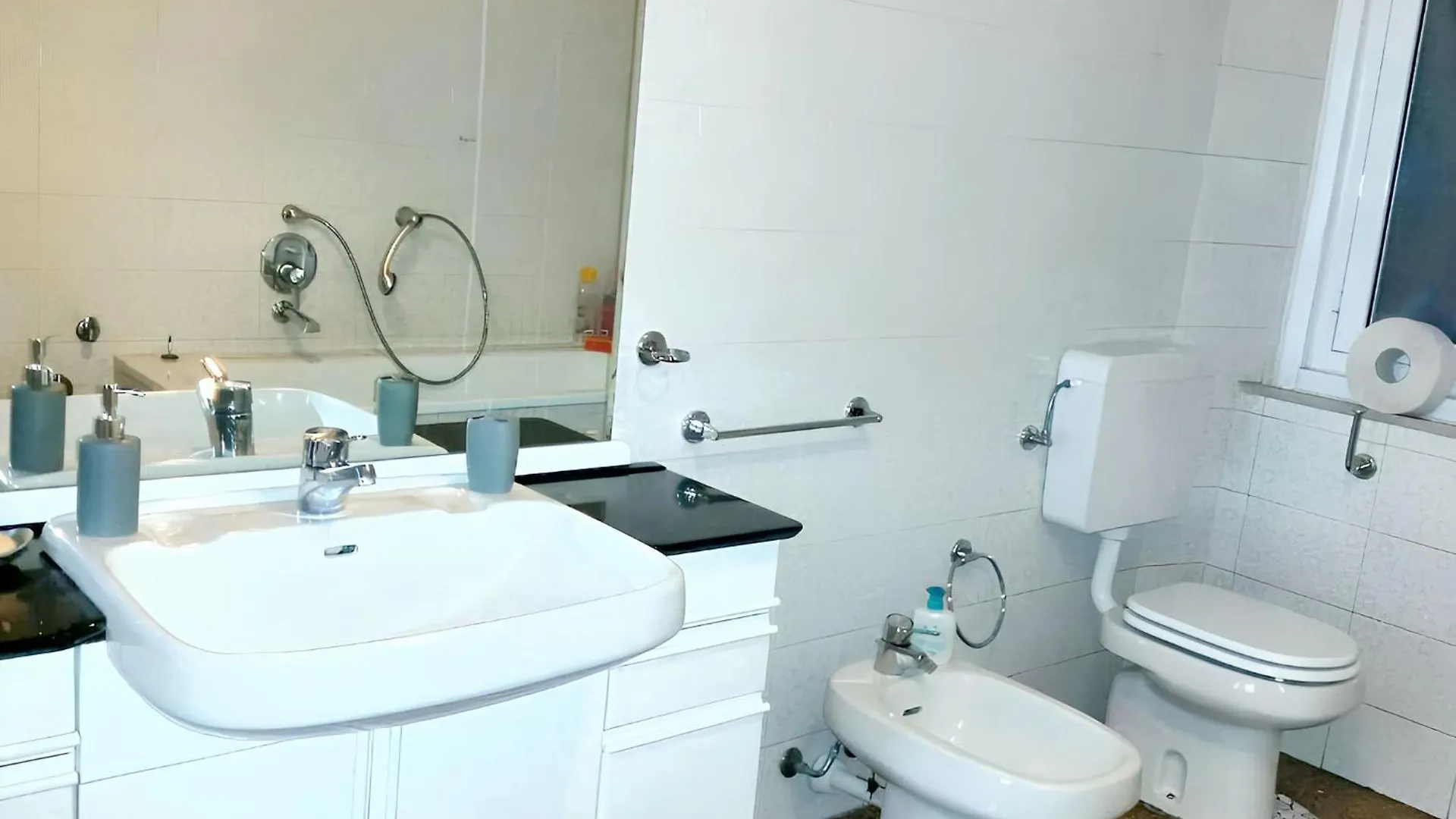 Charming Apartment In Genova 70 M² Parking Included