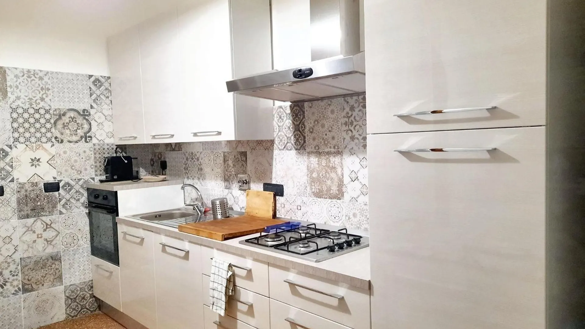 Charming Apartment In Genova 70 M² Parking Included 0*, Genoa