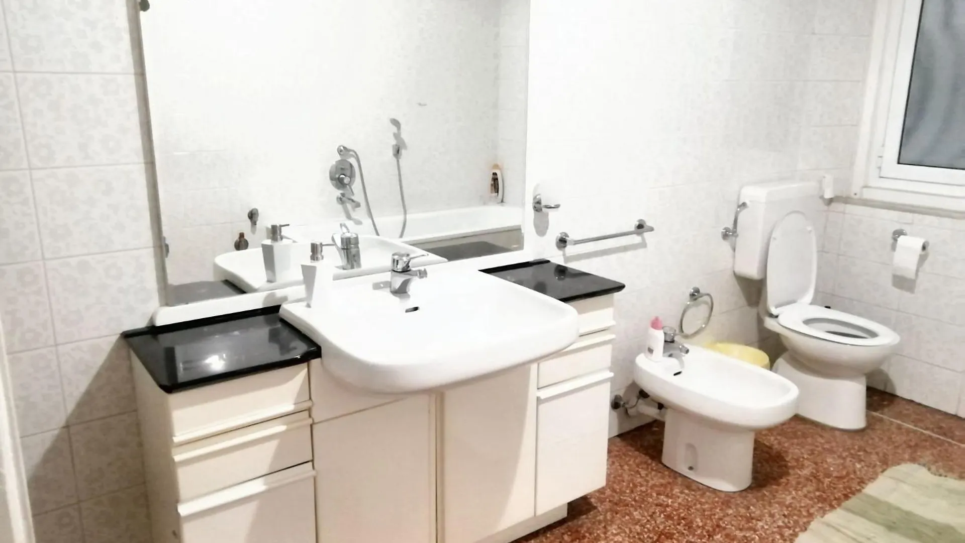 Charming Apartment In Genova 70 M² Parking Included